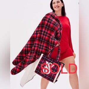 NWT Victoria’s Secret Christmas Plaid Limited Edition 2022 Tote & Blanket Set